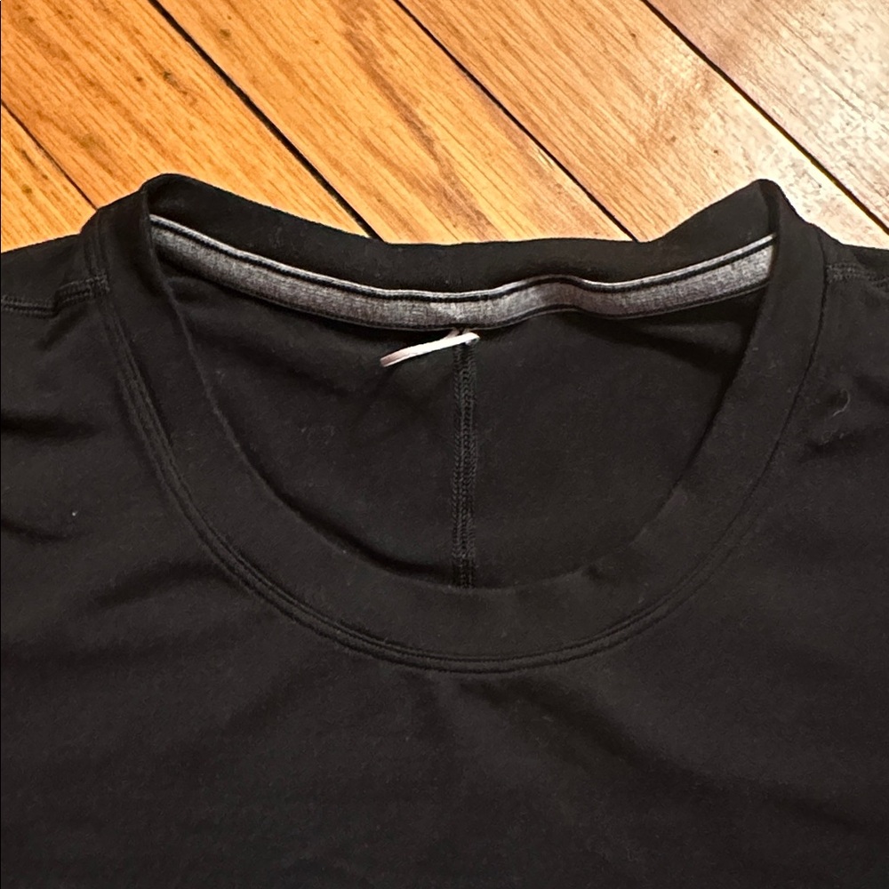 Lululemon Men’s T - Black Size Large - Picture 3 of 4
